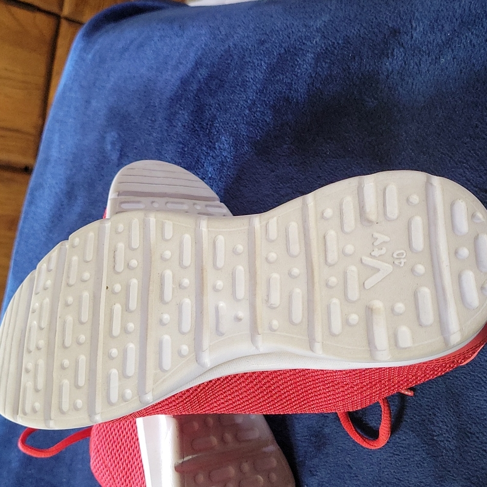Womens Red Athletic Shoes Size 40 UK or Size 8.5 US - Picture 4 of 4
